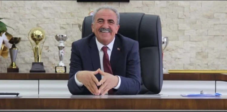AK PARTİ’YE GEÇEN FELAHİYE BELEDİYE BAŞKANI GÜLESER: ALNIMIZ AK, BAŞIMIZ DİKTİR