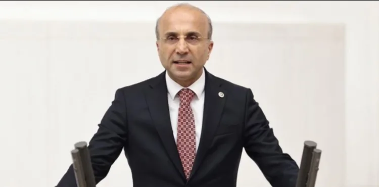 AŞKIN GENÇ: 73 YILLIK FABRİKALAR ÜRETİMİ SÜRDÜREMEZ HALE GELİYORSA CİDDİ BİR EKONOMİ YÖNETİMİ SORUNU VARDIR