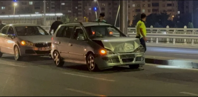 4 ARACIN KARIŞTIĞI ZİNCİRLEME KAZADA 2 YARALI