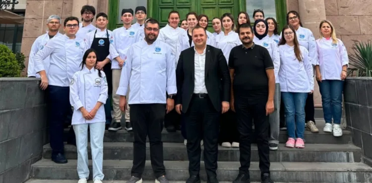 KAYSERİ MUTFAK AKADEMİSİ’NDE ÜNİVERSİTE ÖĞRENCİLERİNE UYGULAMALI GASTRONOMİ EĞİTİMİ