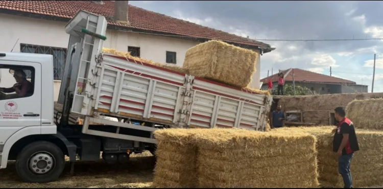 Bünyan’da yangında samanları yanan yetiştiriciye destek