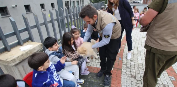 KAYSERİ BÜYÜKŞEHİR’DEN ÇOCUKLARA HAYVAN SEVGİSİ AŞILAYAN ANLAMLI ETKİNLİK