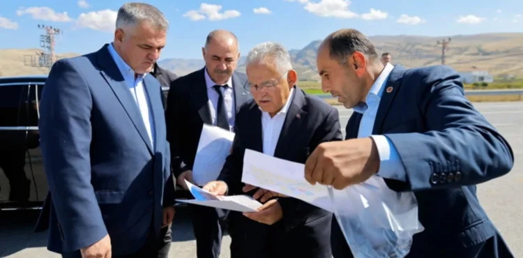 BAŞKAN BÜYÜKKILIÇ’TAN YAHYALI’DA MUHTARLARLA İSTİŞARE TOPLANTISI
