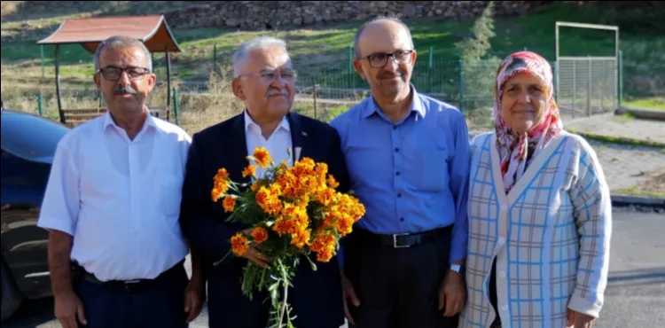 BAŞKAN BÜYÜKKILIÇ’TAN DEVELİ TOMBAK MAHALLESİ’NDE SICAK ASFALT İNCELEMESİ