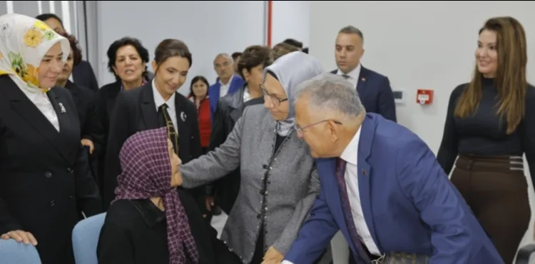 ALZHEİMER HASTALARININ TAKİBİ İÇİN AKILLI BİLEKLİK