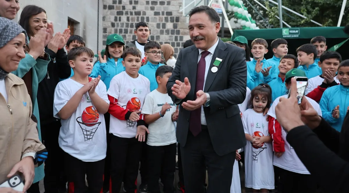 VALİ GÖKMEN ÇİÇEK’E YEŞİLAY’DAN ÜSTÜN HİZMET MADALYASI