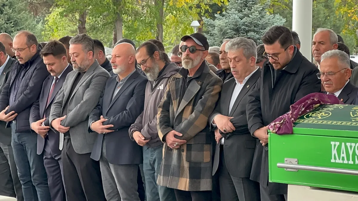 Gazeteci Ağaşe kardeşlerin annesi son yolculuğuna uğurlandı