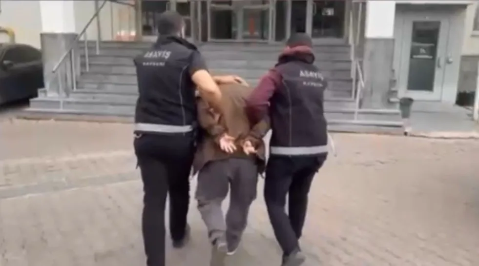 POLİS 6 AYLIK TAKİP SONRASI 5 YILDIR 6 SUÇTAN ARANAN ŞAHSI YAKALADI