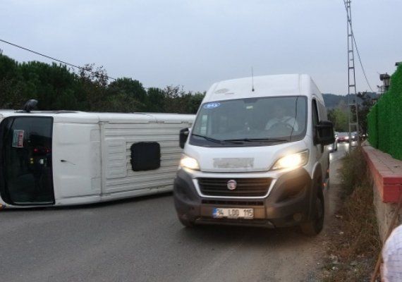 Kartal'da servis minibsnn devrilme an kamerada